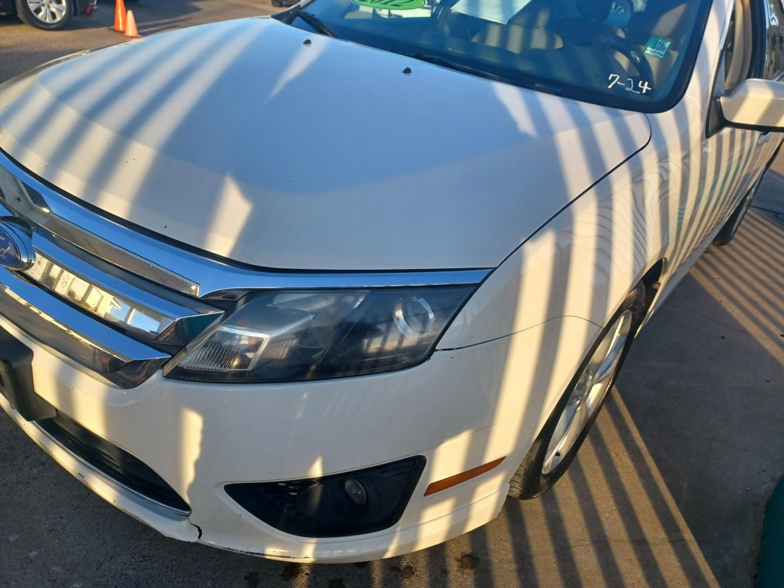 2012 WHITE /GRAY Ford Fusion SE (3FAHP0HA2CR) with an 2.5L L4 DOHC 16V engine, AUTOMATIC transmission, located at 2001 E. Lancaster, Ft. Worth, 76103, (817) 336-7000, 32.746181, -97.301018 - Photo #4